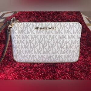 NWOT Michael Kors Wristlet